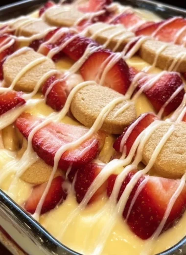 Delicious banana pudding with fresh strawberries served in a bowl