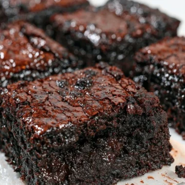 Delicious easy sourdough brownies topped with chocolate chunks