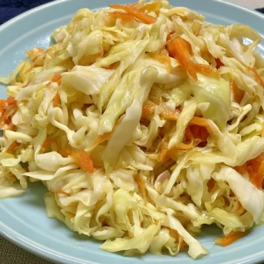 Fresh vinegar and oil coleslaw with colorful vegetables in a bowl