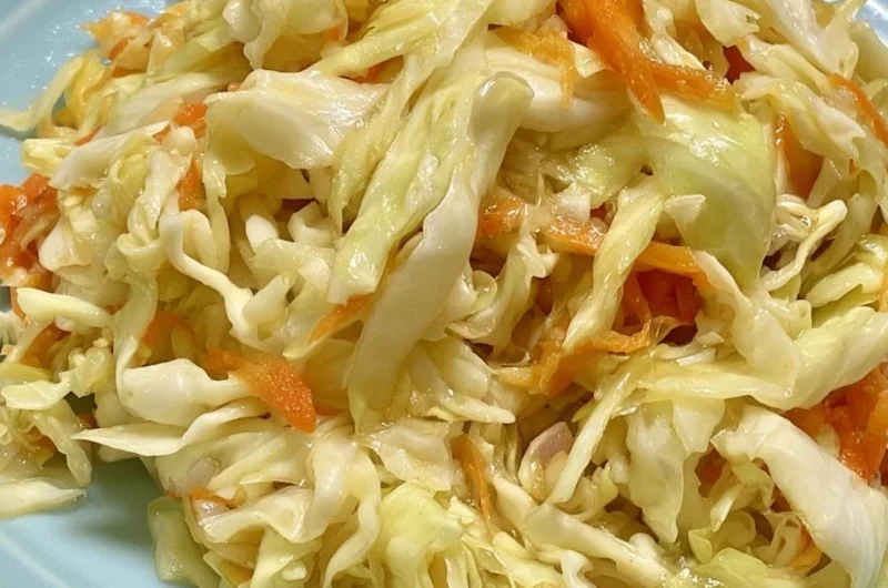 Fresh vinegar and oil coleslaw with colorful vegetables in a bowl